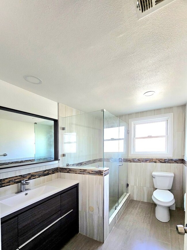 Building Photo - Beautiful Rental In Buena Park