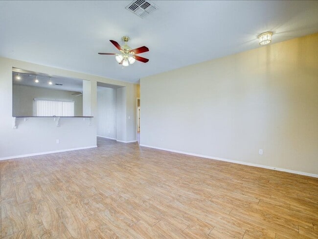 Building Photo - 3 Bedroom 2 Bathroom