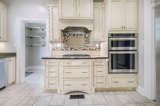 Building Photo - 1253 Magnolia Curve