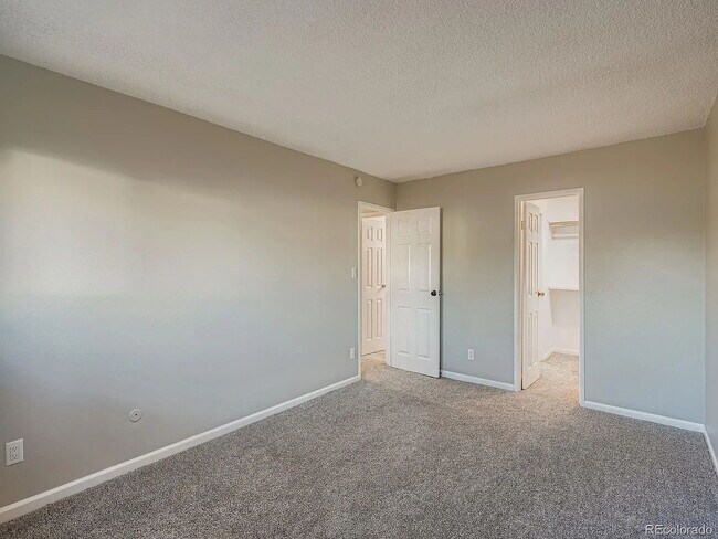 Building Photo - Welcome Home to this cozy condo in Highline Meadows!