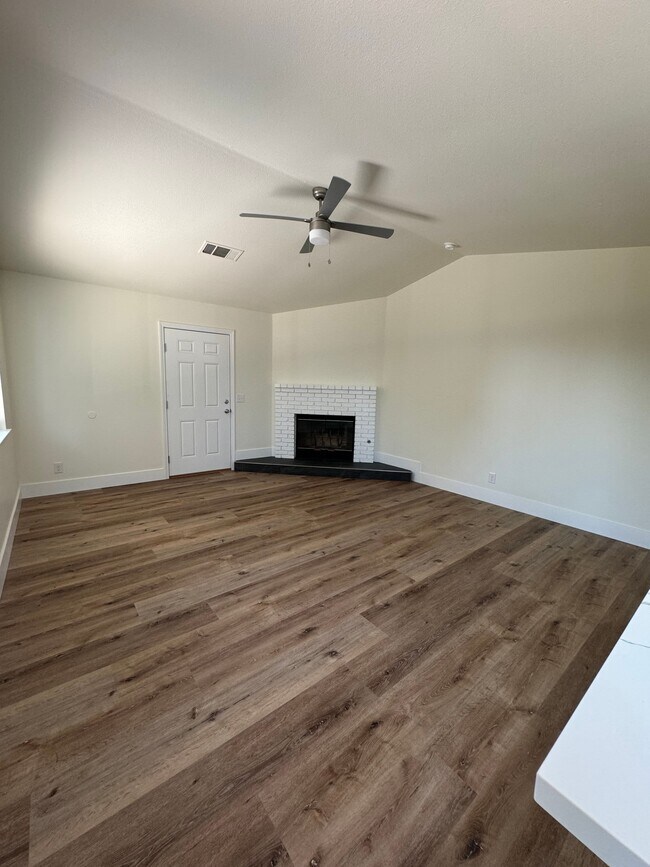 Building Photo - 1024 Michelle Ct