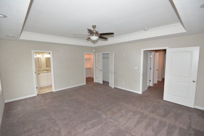 Building Photo - Spacious Single Family w/ Two Master Suites