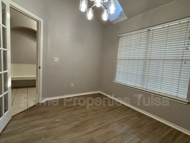 Building Photo - 10333 E 112th St S