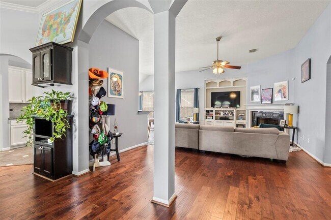 Building Photo - 2105 Mossy Trail Dr