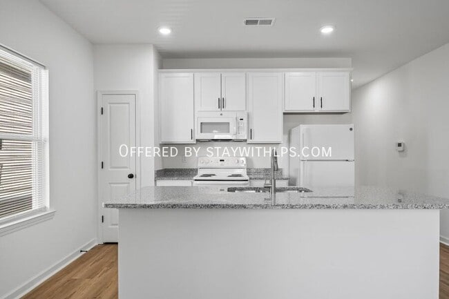 Building Photo - 1571 Court Ave