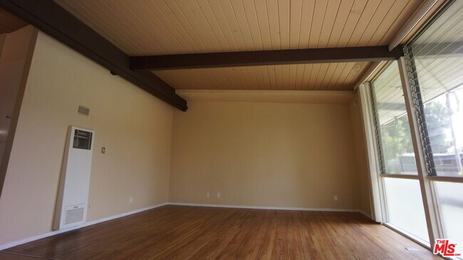 Building Photo - 11133 ROSE Ave