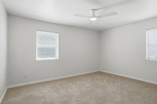 Building Photo - 129 Mountain View Dr