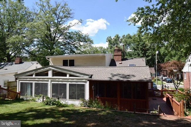 Building Photo - 1507 Oakview Dr