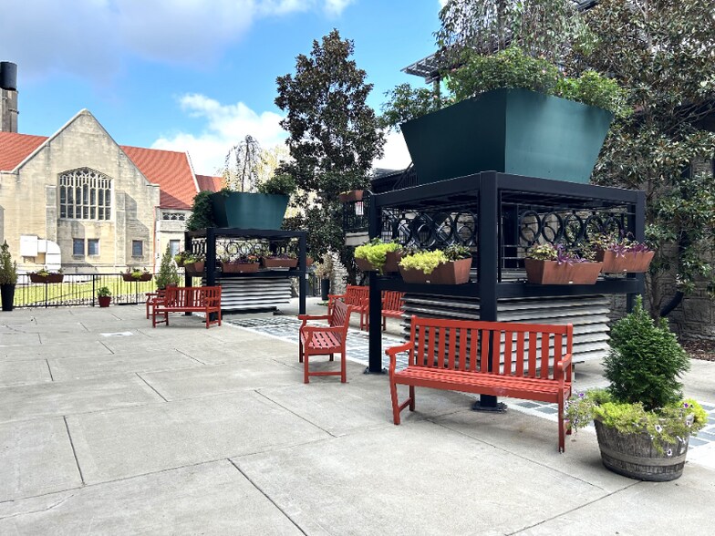 Building Photo - 515 W Main St