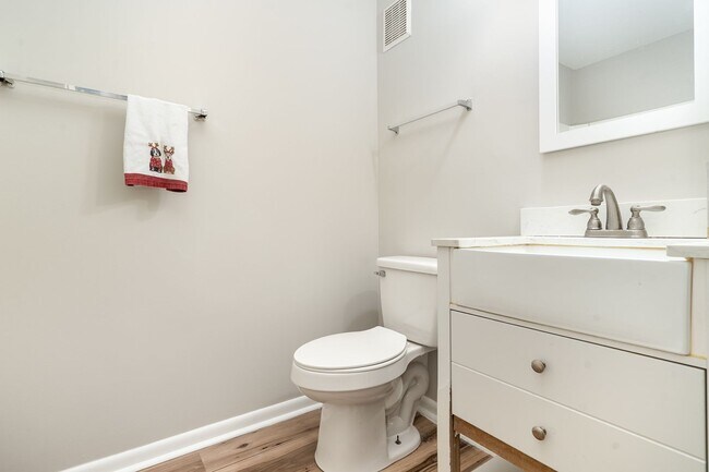 Building Photo - Studio Living in One of Raleigh’s Most Convenient Areas