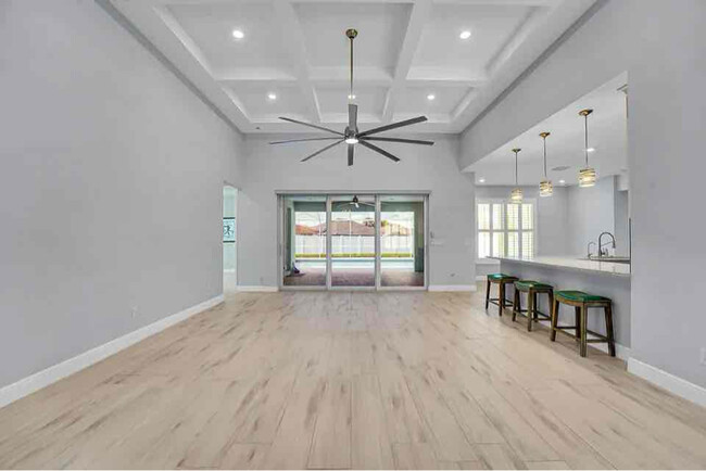 Building Photo - 2420 SE Rock Springs Dr