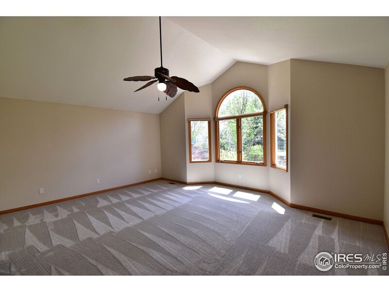 Building Photo - 1301 Silk Oak Dr