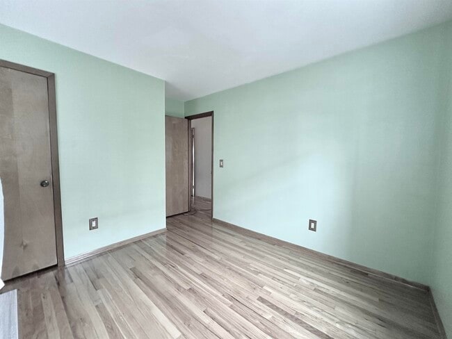 Building Photo - 57 Isabella Ave