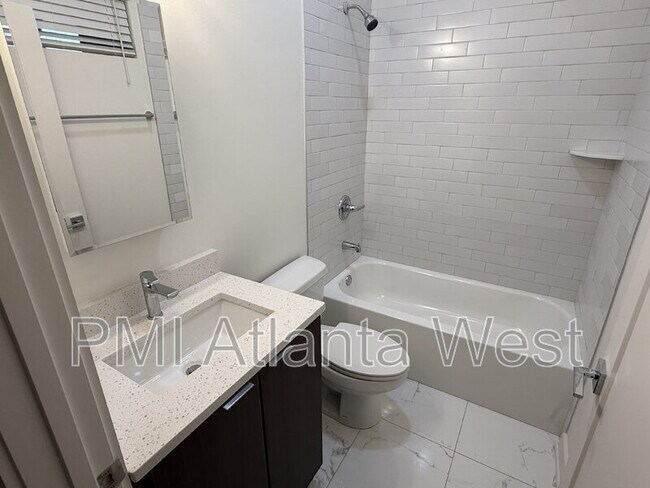 Building Photo - 750 Cascade Pl SW