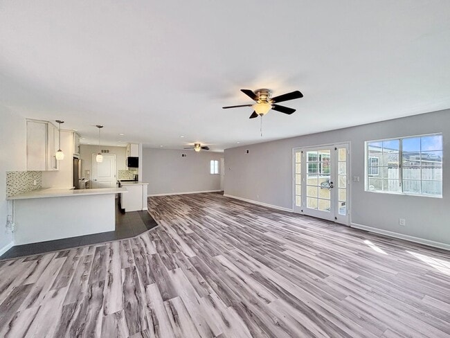 Building Photo - Gorgeous 3B/2BA House in Paradise Hills W/...