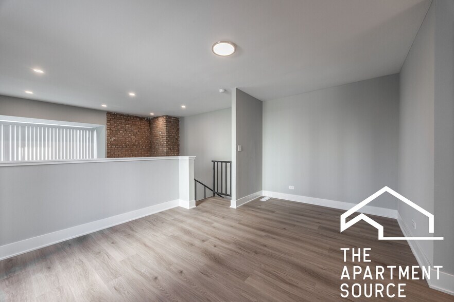 Building Photo - 1223 N La Salle Dr