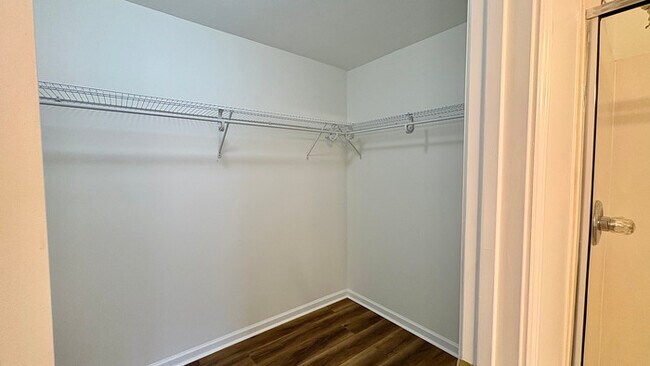 Building Photo - Town Home - 3 Beds - 3 Baths