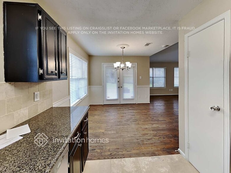 Building Photo - 7707 High Village Dr