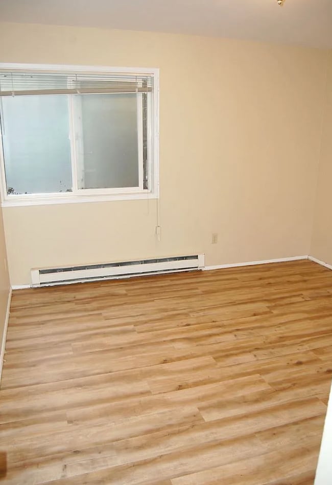 Building Photo - 424 Summit Ave E