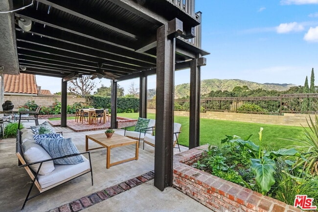 Building Photo - 6497 Country Club Dr