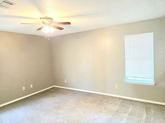 Building Photo - 3833 Kimberly Dr