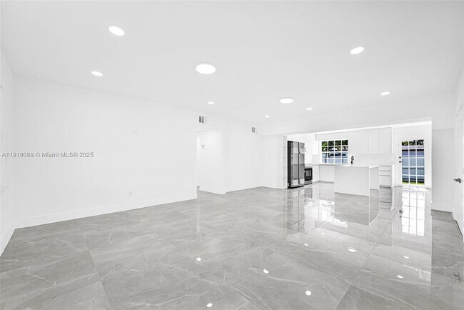 Building Photo - 4040 SW 108th Ave