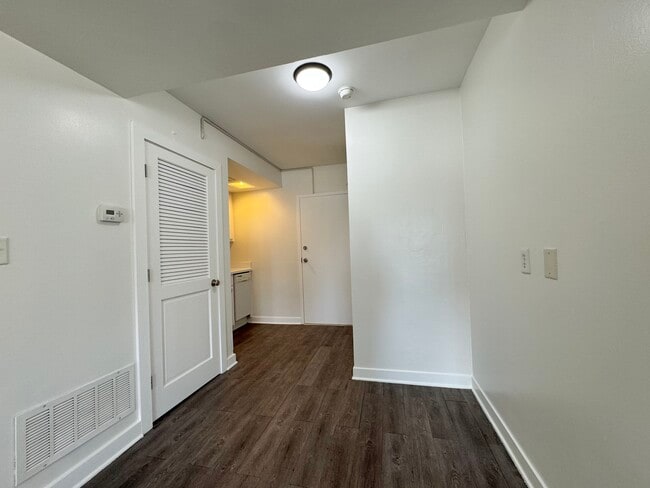 Building Photo - 4524 Broadway Blvd