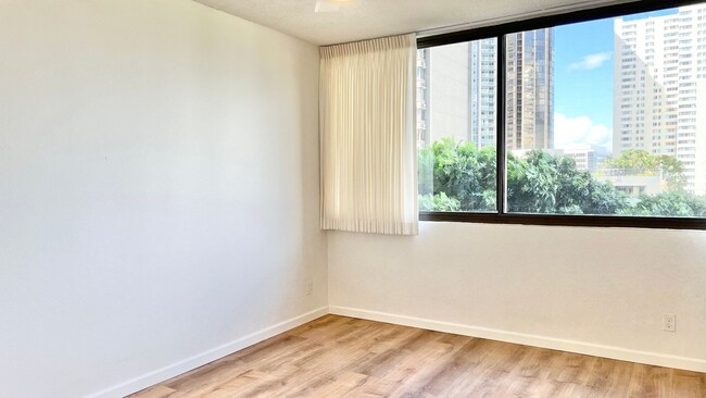 Building Photo - BEAUTIFULLY RENOVATED 1 BEDROOM UNIT IN DO...