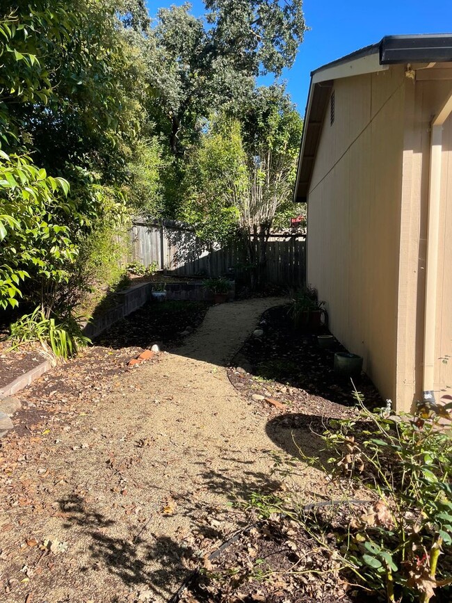 Building Photo - 4 bedroom Rincon Valley Home with A/C & SO...