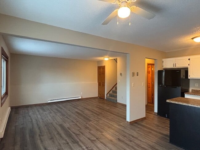 Building Photo - Awesome 2 BR/1.5 BA Townhome in St. Paul!