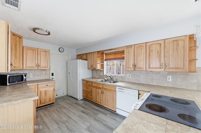 Building Photo - 1715 N Merrimac Dr