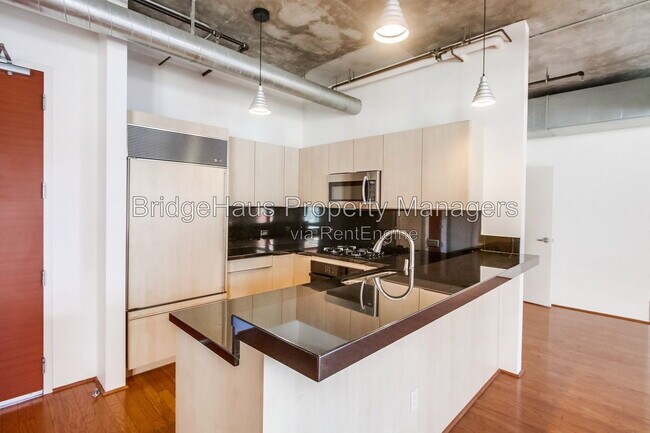 Building Photo - 877 Island Ave