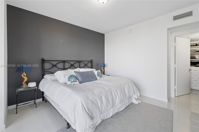 Building Photo - 465 Brickell Ave