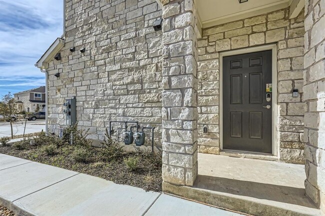 Building Photo - 2412 Lakey Cv