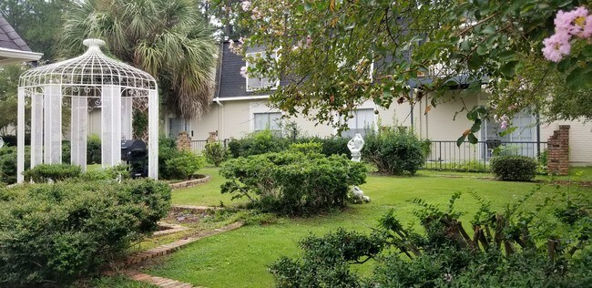 Building Photo - Maison Imperial