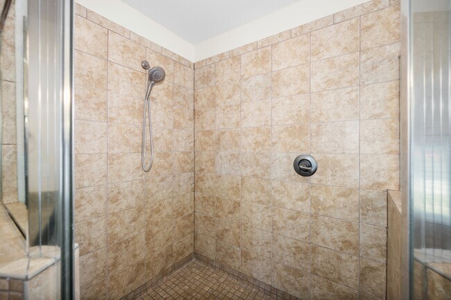 Building Photo - 13 Dominica Ct