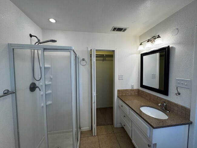 Building Photo - Stunning home located near Frank Higginbot...