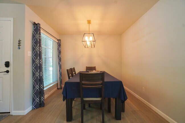 Building Photo - 3001 Bernardino Cove