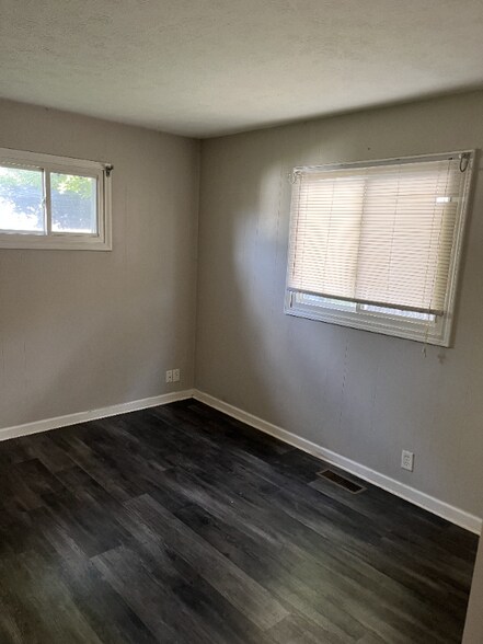 Building Photo - 614 Park Dr