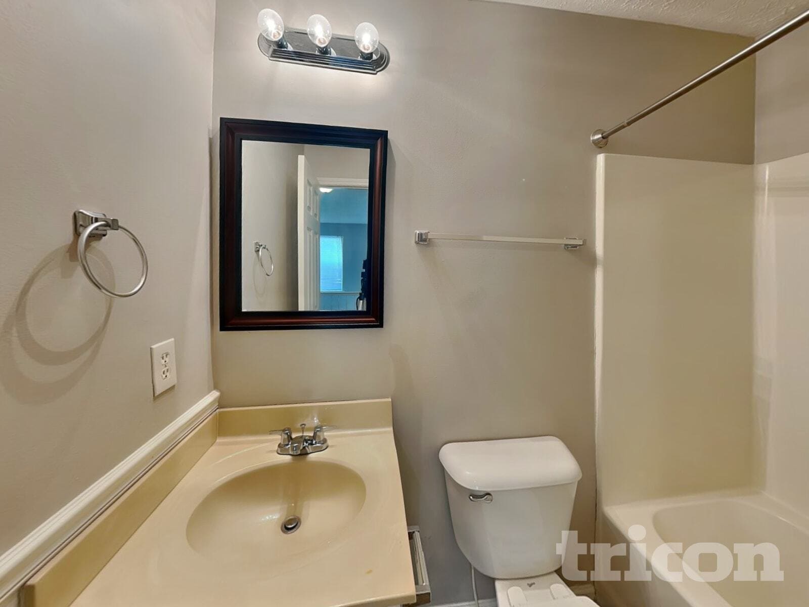 Building Photo - 129 Ilex Dr