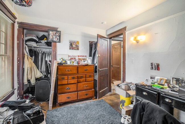 Building Photo - 852 Brookwood-