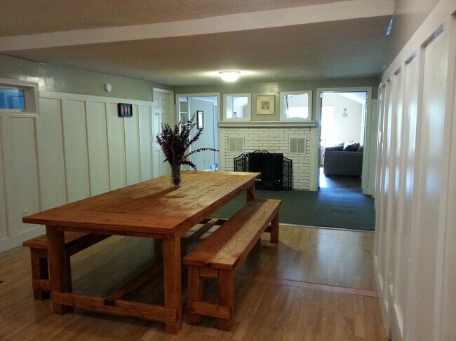 Dining Room - 17340 Oak St