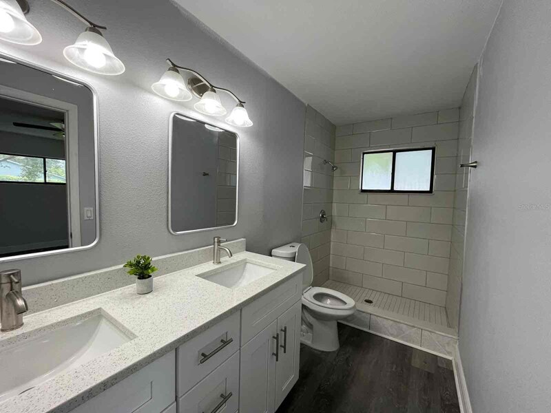 Building Photo - 2606 Sheffield Ave