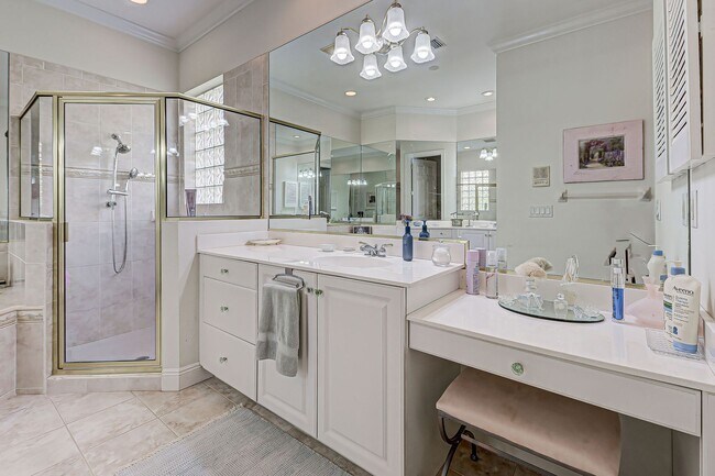 Building Photo - 3br/2ba Pool Home in Venetia