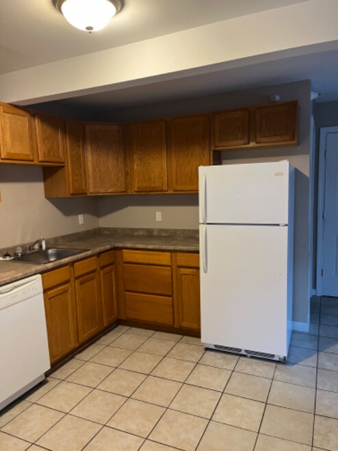 Building Photo - 90 Cushing St