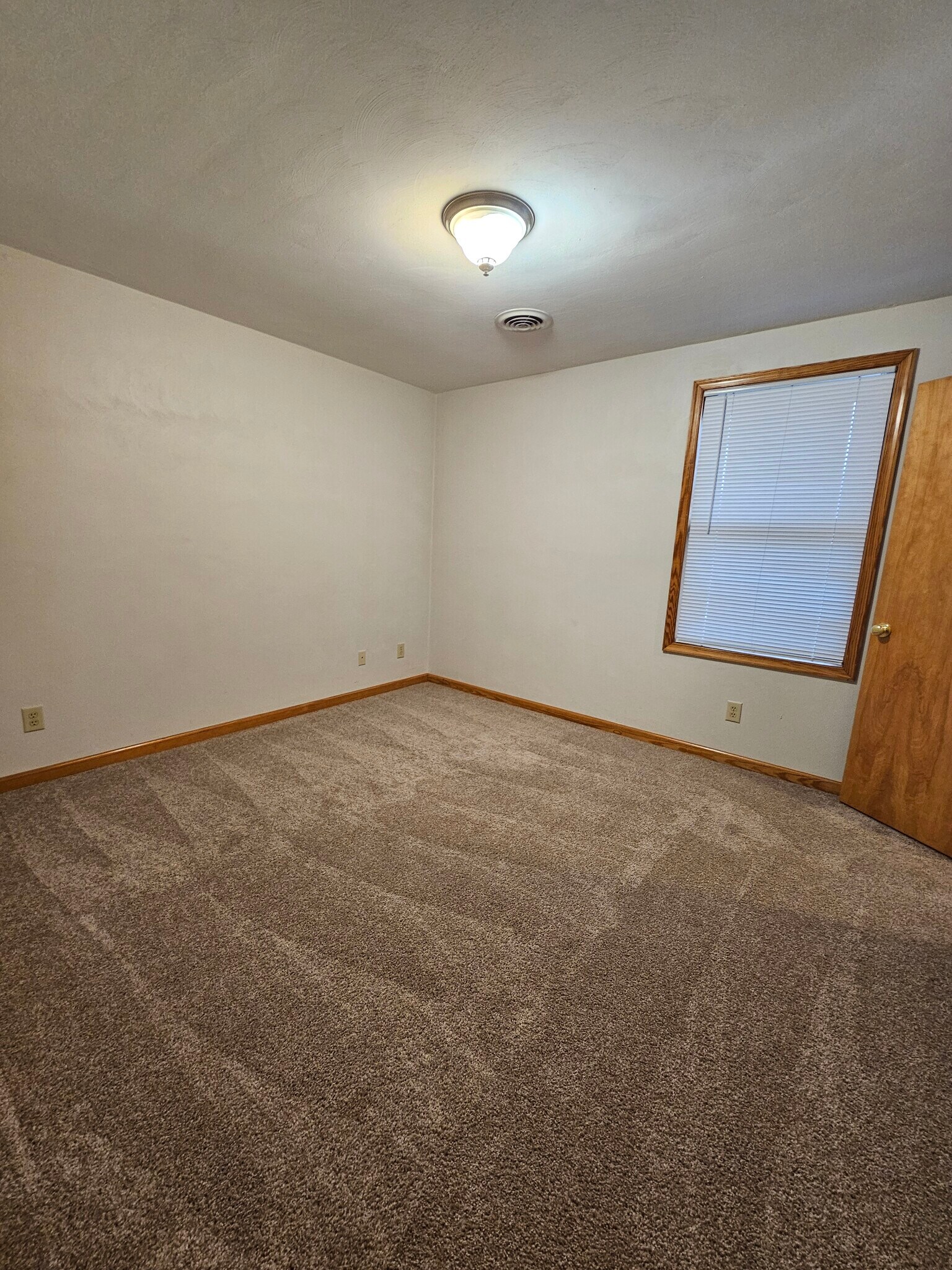 Building Photo - 1502 Emerald Lake Cir