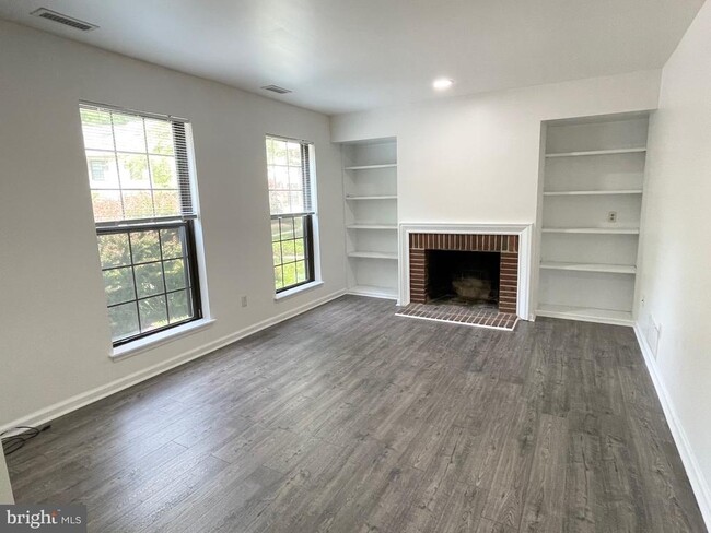 Building Photo - 204 Weatherstone Dr