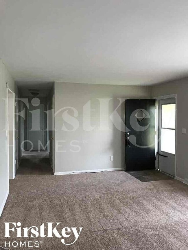 Building Photo - 2581 E Sunset Ln