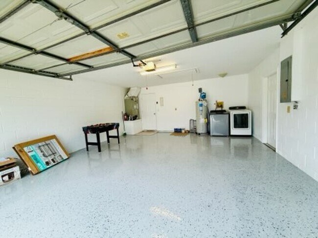 Building Photo - Kissimmee - 3 Bedroom, 2 Bathroom - $2,295.00