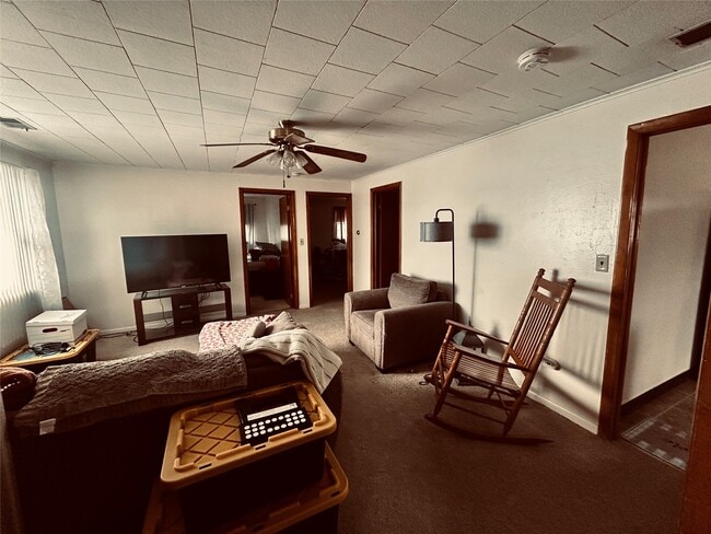 Building Photo - 98 Richard St